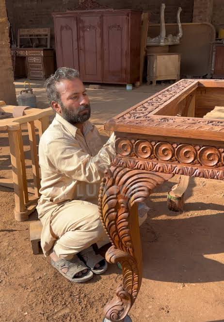 Chiniot craft step: Carved